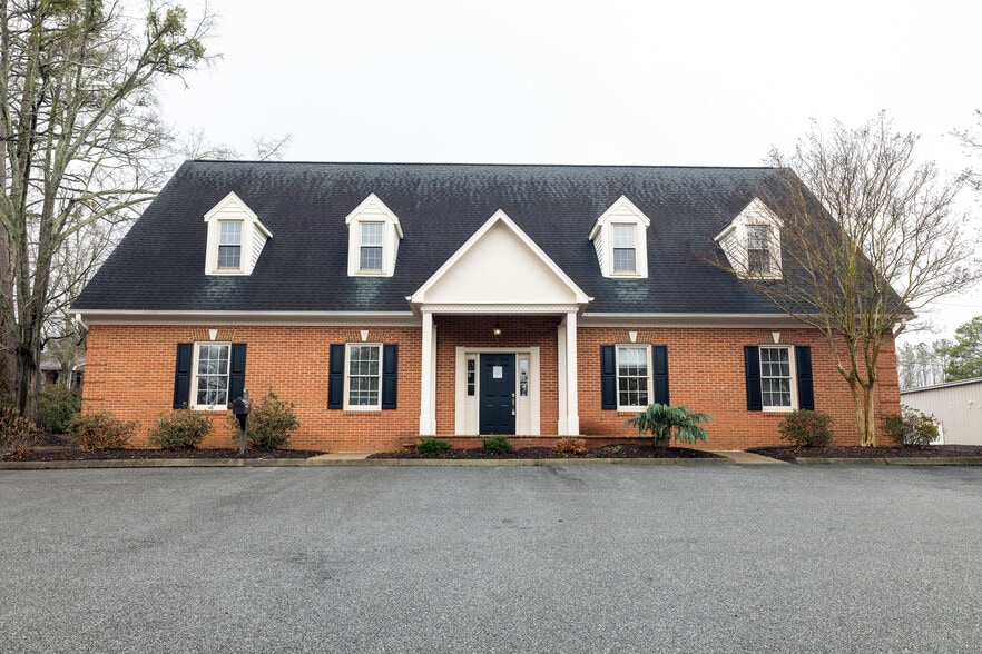 631 By Pass 123, Seneca, SC for sale - Primary Photo - Image 1 of 5