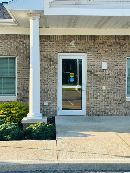 206 W Main St, New London, OH à louer - Photo du bâtiment - Image 2 de 19