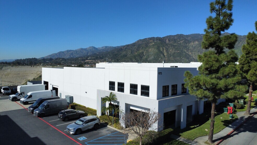 975 N Todd Ave, Azusa, CA à louer - Photo du bâtiment - Image 1 de 9