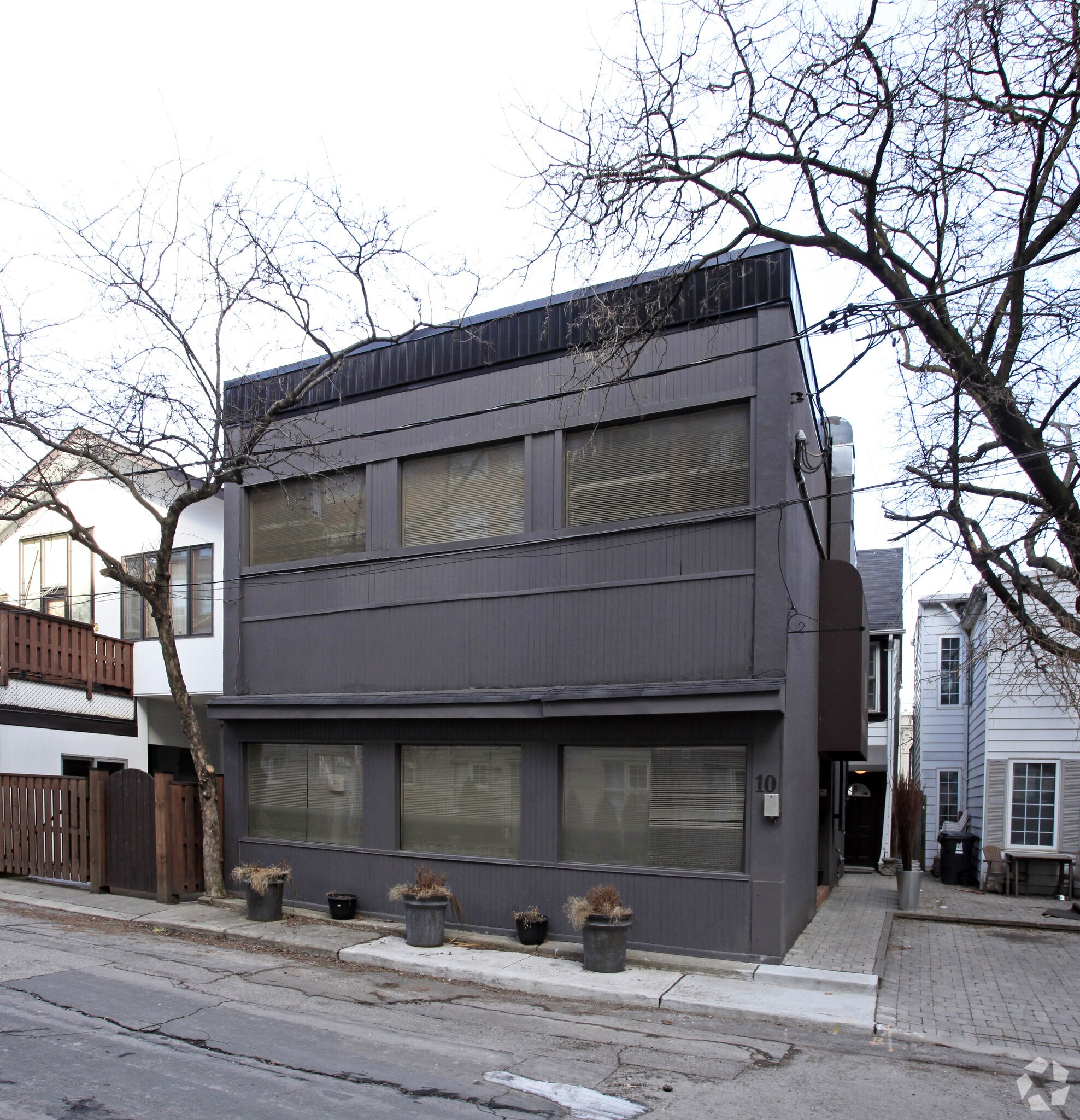 10 Roden Pl, Toronto, ON à vendre Photo principale- Image 1 de 1