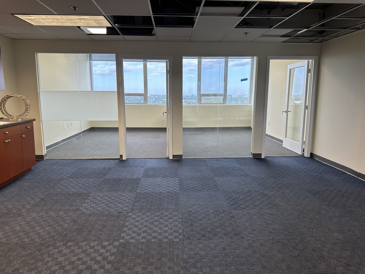2455 E Sunrise Blvd, Fort Lauderdale, FL 33304 - Unit PH - - Interior Photo - Image 2 of 22