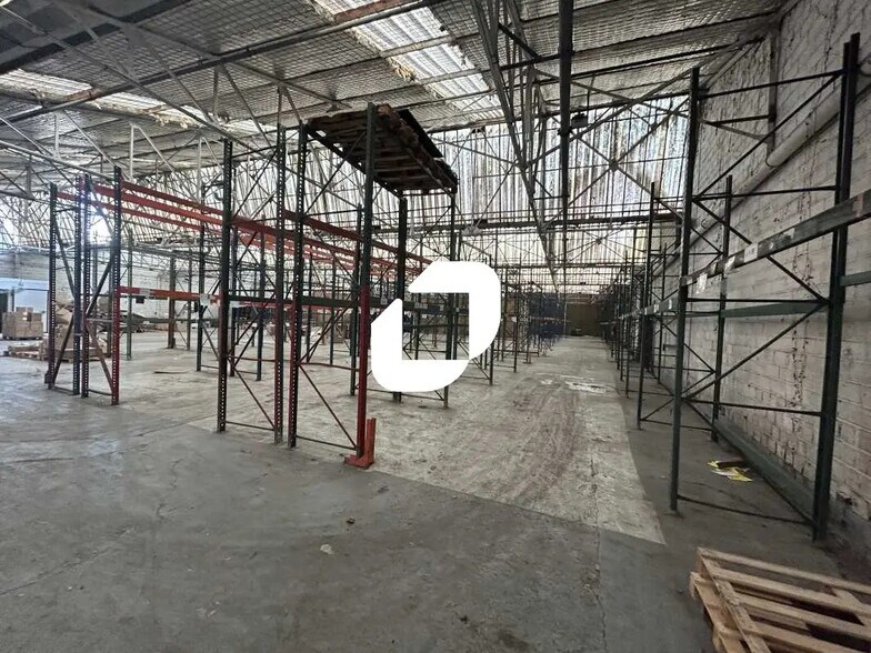 Flex dans Aubervilliers à louer - Photo de construction - Image 2 de 8