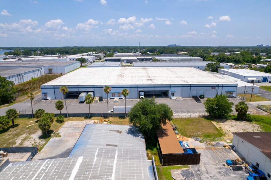 2700-2716 Hazelhurst Ave, Orlando, FL à louer - Photo du bâtiment - Image 3 de 10