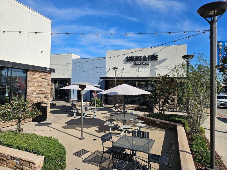 15750 Paramount Blvd, Paramount, CA à louer - Photo du bâtiment - Image 2 de 3