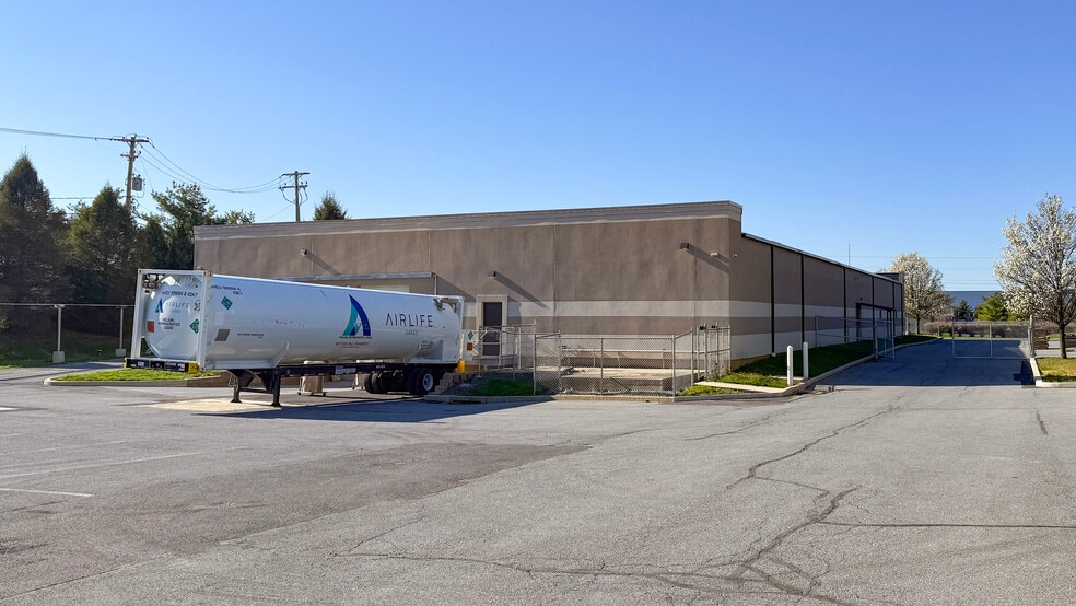 7448 Industrial Park Way, Macungie, PA for lease - Building Photo - Image 3 of 6
