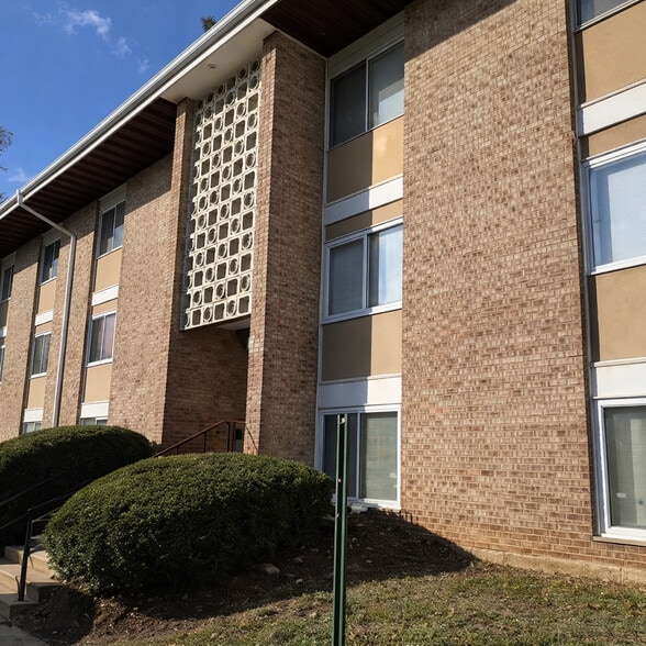 522 Wilson Bridge Dr, Oxon Hill, MD for sale - Building Photo - Image 1 of 7