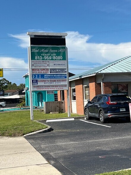 7520 W Waters Ave, Tampa, FL à louer - Photo du bâtiment - Image 3 de 4