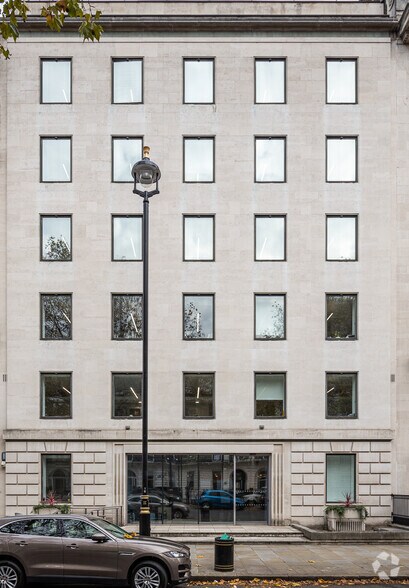 76 Portland Pl, Londres à louer - Photo du bâtiment - Image 3 de 3