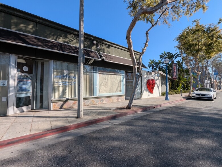 7735 Santa Monica Blvd, West Hollywood, CA for lease - Building Photo - Image 3 of 4