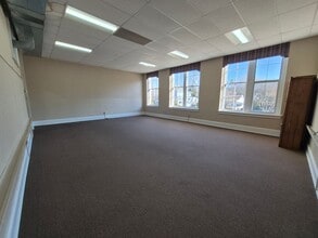 507 N Steele St, Sanford, NC à louer Photo intérieure- Image 2 de 5