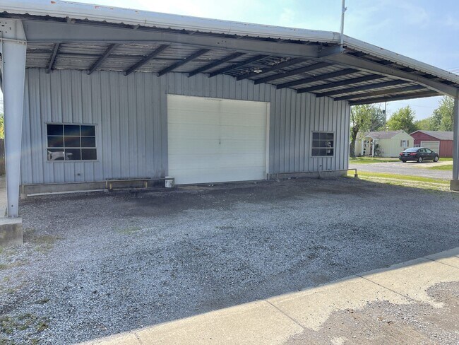 Plus de détails pour 1425 S Locust St, Centralia, IL - Bureau à vendre