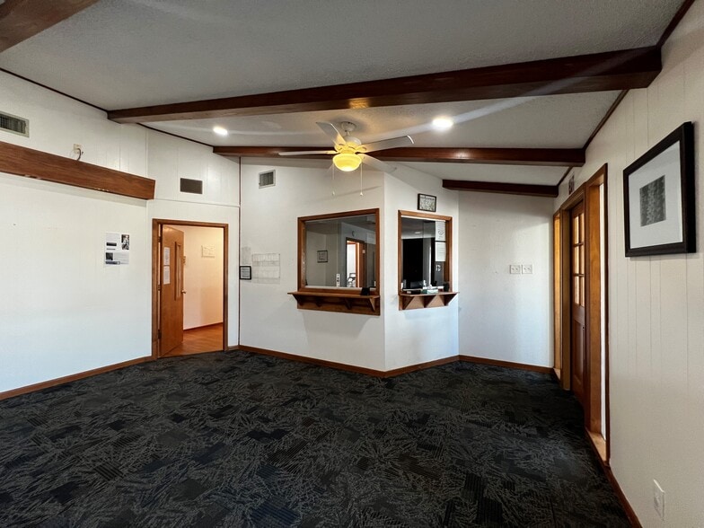 955 Loop 337, New Braunfels, TX for lease - Interior Photo - Image 3 of 7