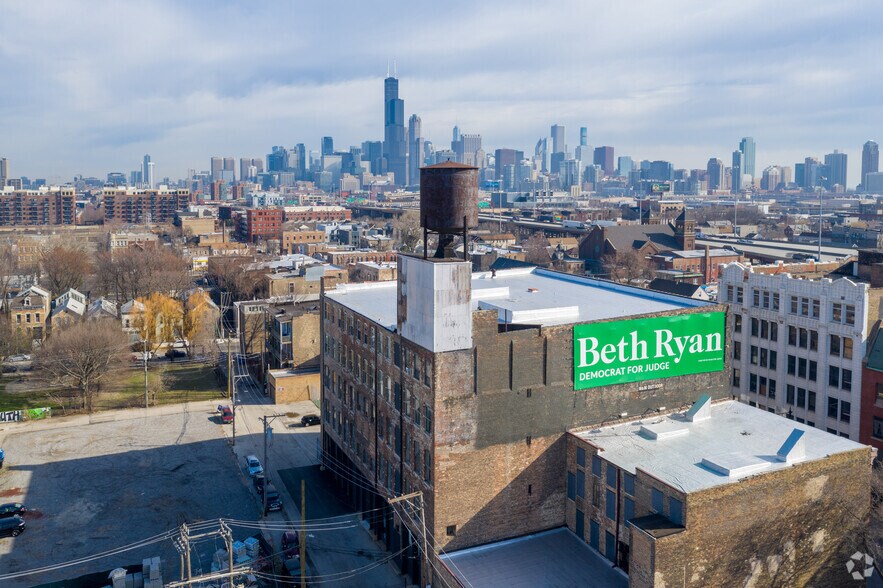 1932 S Halsted St, Chicago, IL à louer - Aérien - Image 3 de 9