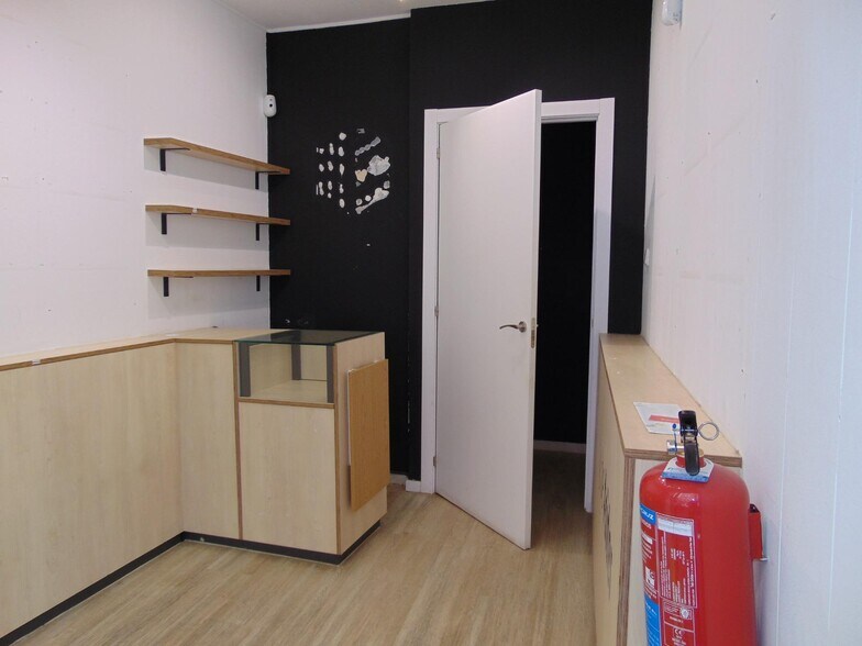Retail in Madrid, Madrid for lease - Building Photo - Image 2 of 2