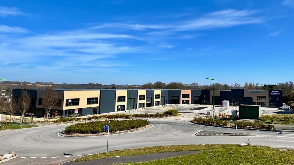 Flex in Montivilliers for lease - Building Photo - Image 1 of 5