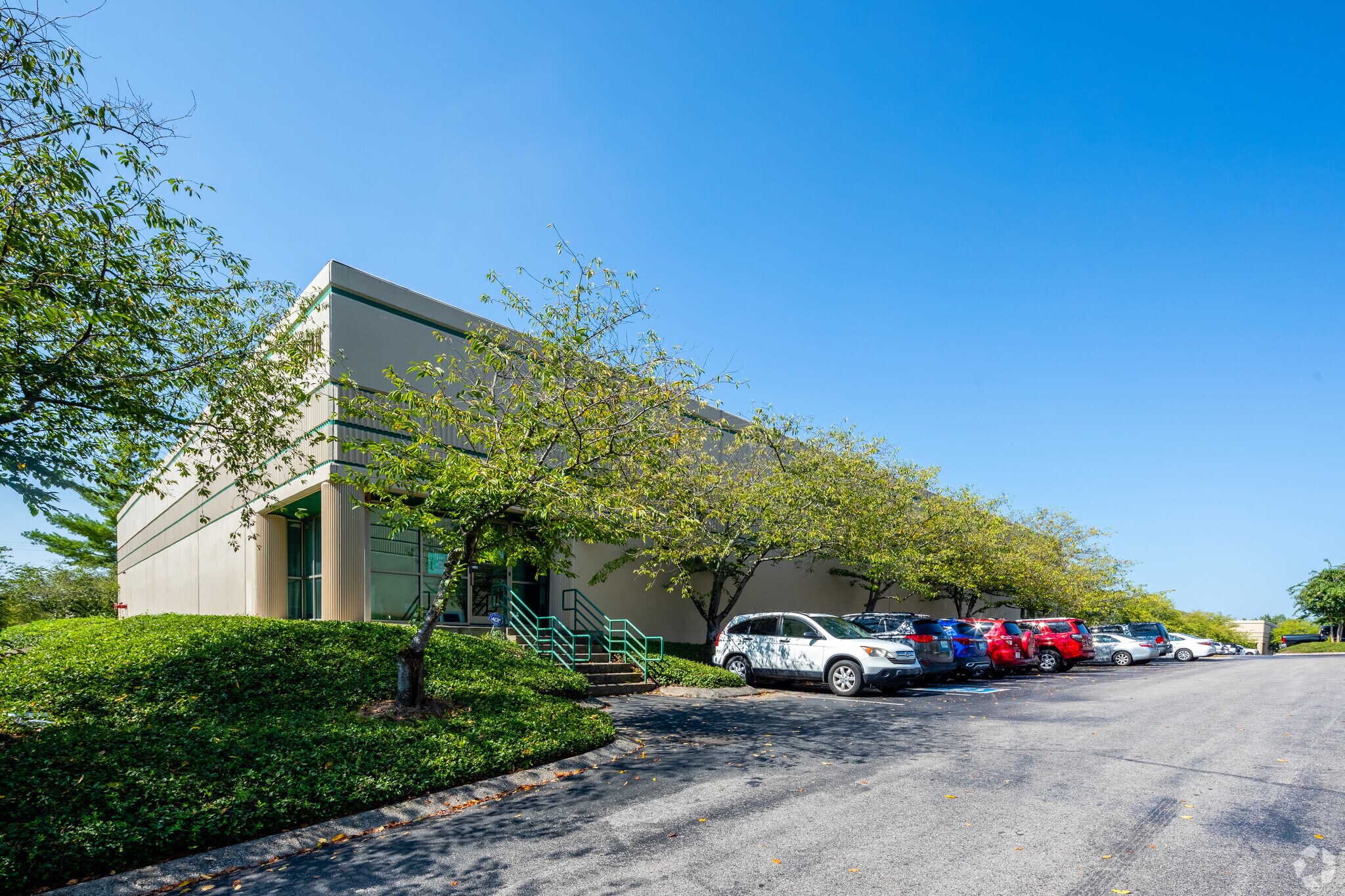 600-623 Airpark Center Dr, Nashville, TN for lease Primary Photo- Image 1 of 8