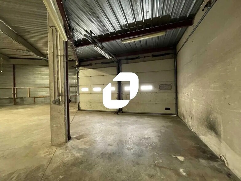 Retail in Eysines for lease - Interior Photo - Image 3 of 5