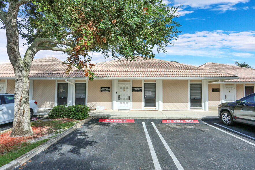 1501 Presidential Way, West Palm Beach, FL à louer - Photo du bâtiment - Image 2 de 10