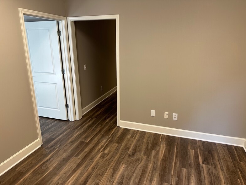 200 Eagles Nest Dr, Canton, GA for lease - Building Photo - Image 3 of 7