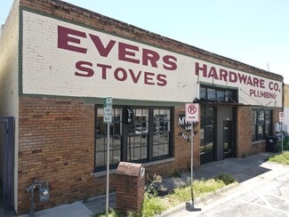 Plus de détails pour 109 W Walnut St, Denton, TX - Bureau/Commerce de détail à louer