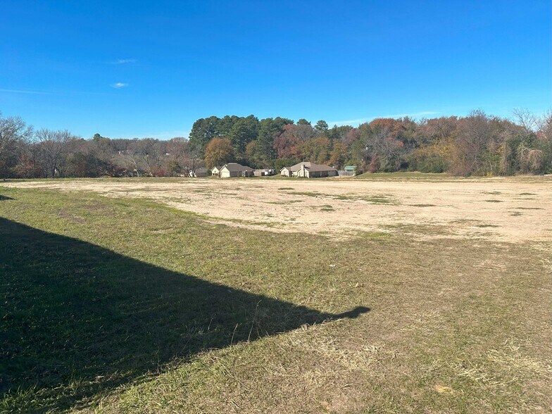 3020 W Gentry Pky, Tyler, TX à vendre - Photo du bâtiment - Image 2 de 13