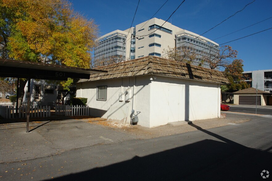 651 Clark Ave, Las Vegas, NV à vendre - Photo du bâtiment - Image 2 de 5