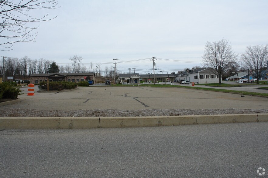 Grove City Rd, Slippery Rock, PA à louer - Photo du bâtiment - Image 2 de 4
