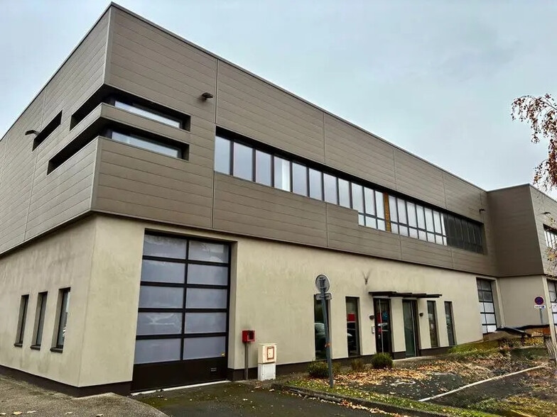 Office in Collégien for lease - Building Photo - Image 1 of 8