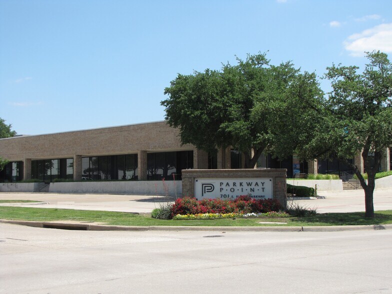 701 E Plano Pkwy, Plano, TX à louer - Photo du bâtiment - Image 1 de 9