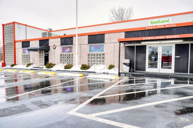 Plus de détails pour 3279 McClelland Ave, Erie, PA - Sports et divertissement à vendre