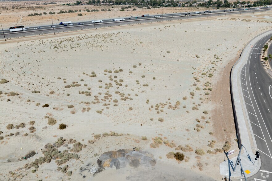 Portola & 10 Freeway, Palm Desert, CA à vendre - Photo principale - Image 1 de 4