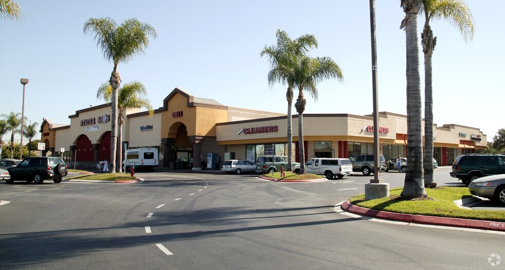 6411-6543 E Spring St, Long Beach, CA à louer - Photo du bâtiment - Image 1 de 6