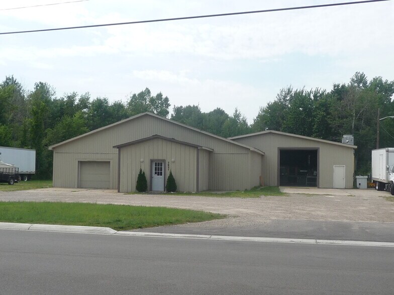 Port Huron Industrial Properties portfolio of 2 properties for sale on LoopNet.ca - Primary Photo - Image 2 of 18