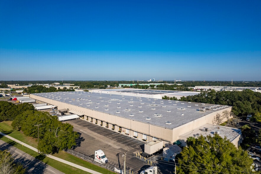 3102 Queen Palm Dr, Tampa, FL for lease - Primary Photo - Image 1 of 19