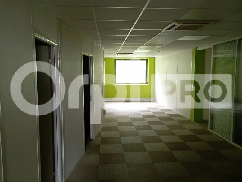 Office in Reims for lease - Building Photo - Image 3 of 5