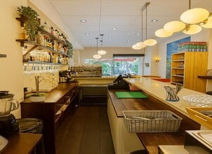 Retail in Barcelona, Barcelona for lease Interior Photo- Image 2 of 9