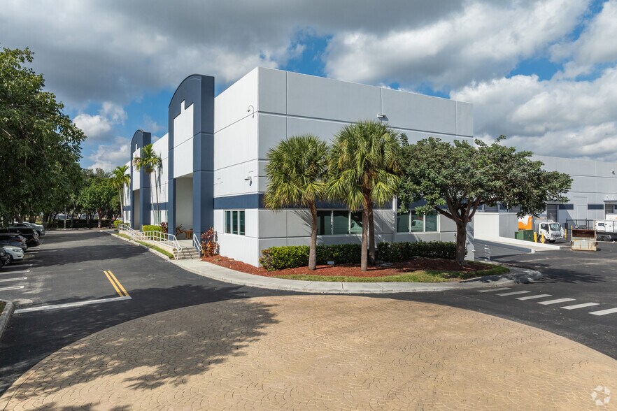 300 Northpoint Pky, West Palm Beach, FL à louer - Photo du bâtiment - Image 2 de 2