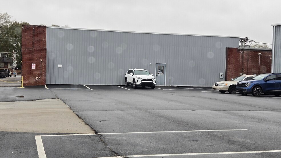 1108 Ellington Dr, Conyers, GA à louer - Photo du bâtiment - Image 2 de 4