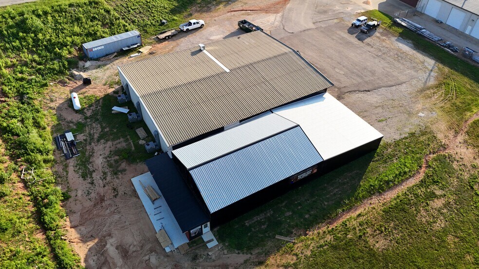 25 Commercial Dr, Van Buren, MO à vendre - Photo du bâtiment - Image 2 de 12