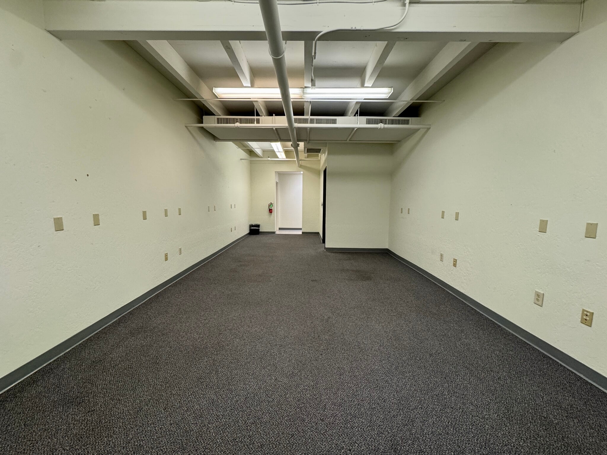 4949 E. Kings Canyon Blvd, Fresno, CA for lease Interior Photo- Image 1 of 5
