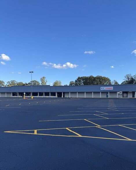 1352 W Highland Ave, Selma, AL à louer - Photo du bâtiment - Image 1 de 3