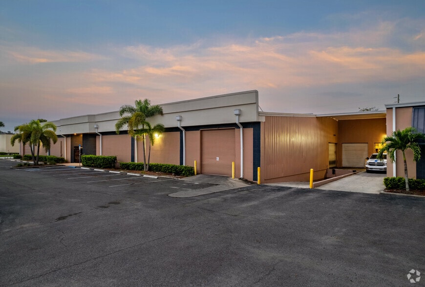 4700 110th Ave N, Pinellas Park, FL à vendre - Photo principale - Image 1 de 7