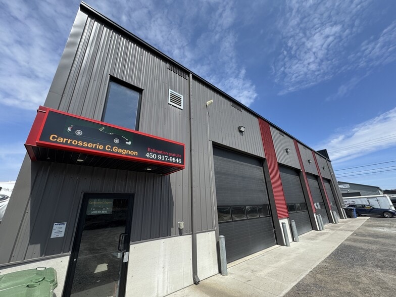 21A-21B Rue Des Metiers, Lavaltrie, QC à louer - Photo du bâtiment - Image 2 de 4