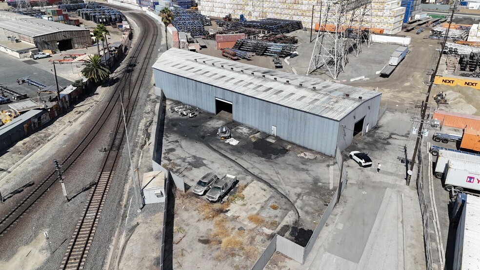 2825 E Grant St, Wilmington, CA à louer - Photo du bâtiment - Image 2 de 2