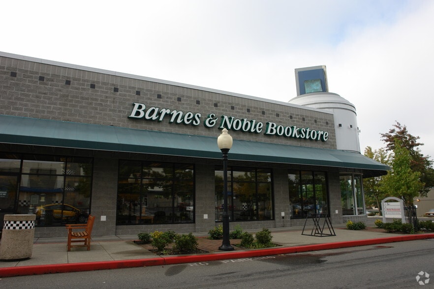 15600 NE 8th St, Bellevue, WA à louer - Photo du bâtiment - Image 3 de 4