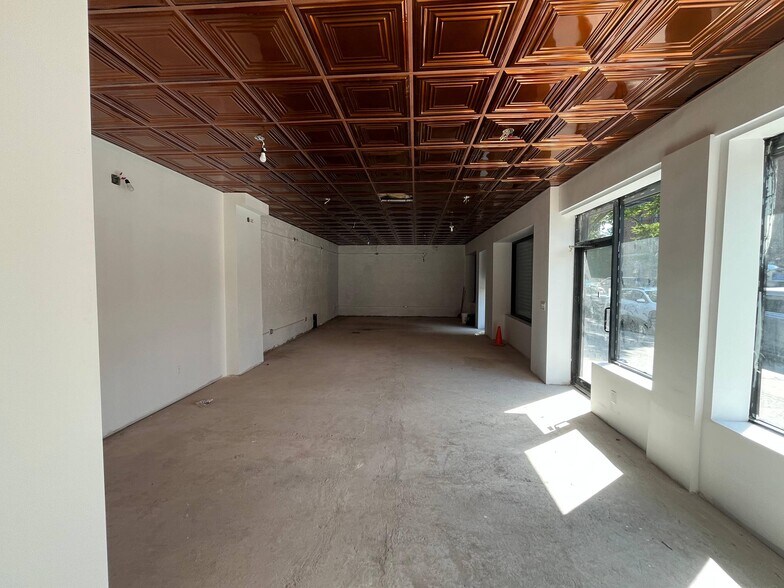 2705 Foster Ave, Brooklyn, NY à louer - Photo du bâtiment - Image 3 de 3