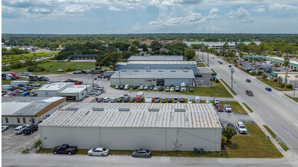 2101 E Edgewood Dr, Lakeland, FL à louer - Photo du bâtiment - Image 3 de 10