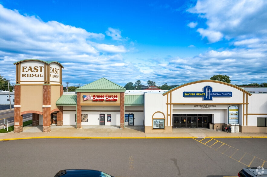 2221 Highland Ave, Eau Claire, WI for lease - Building Photo - Image 2 of 15