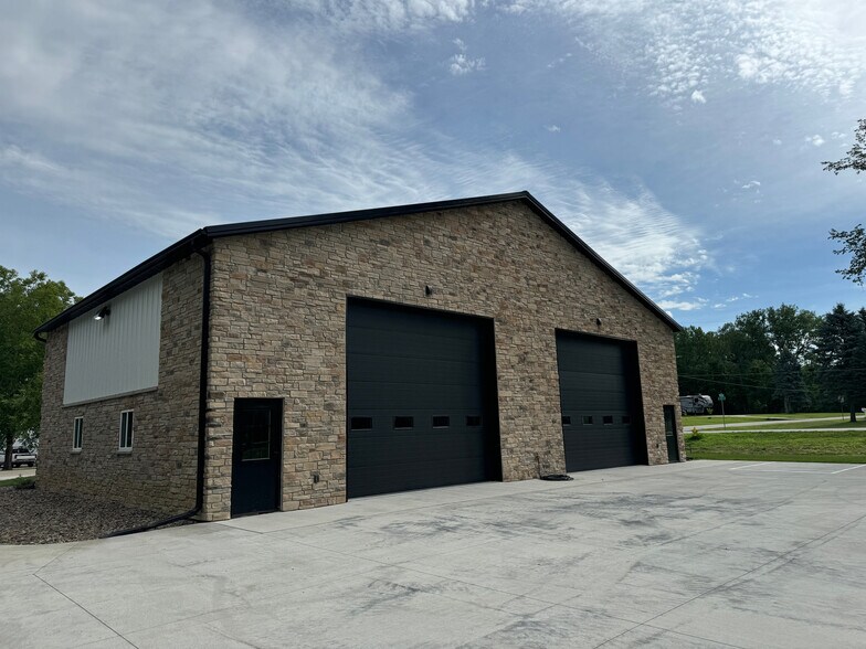 540 N 3rd St, Polk City, IA à vendre - Photo du bâtiment - Image 1 de 8