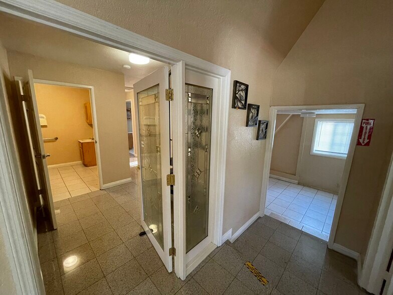 9804 Foothill Blvd, Rancho Cucamonga, CA à louer - Photo du bâtiment - Image 3 de 14